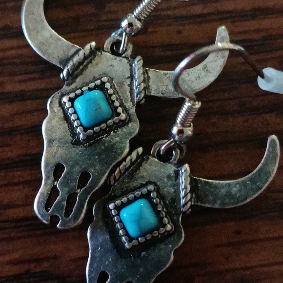 🔻Sale 5/$13🔻Turquoise Embellished Bull Skull Dangle Earrings - Picture 2 of 3